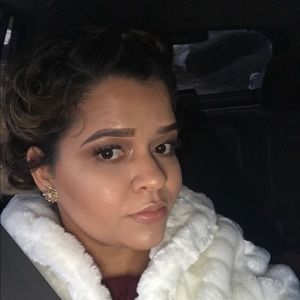 Meet your Posher, Yessica